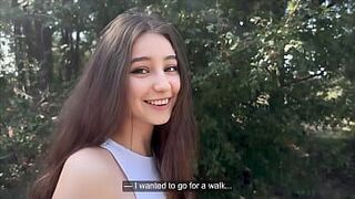Шлюшка потерялась и трахнулась в дикой природе - порно видео