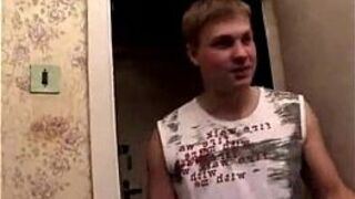 Мама получает сюрприз в гэнгбэнге - порно видео